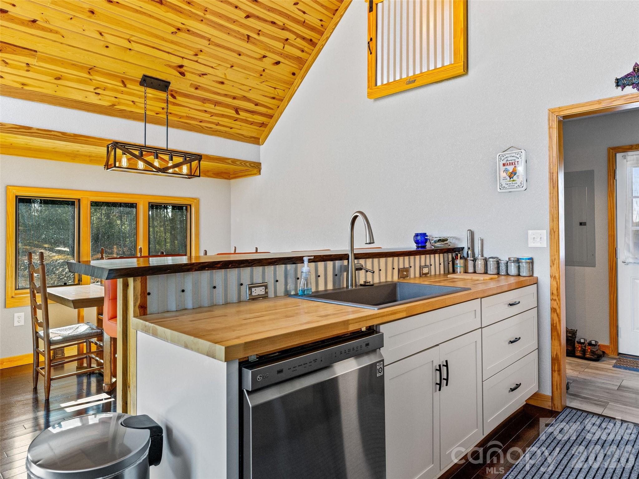 143 Fox Grape Hollow Road Property Photo 17