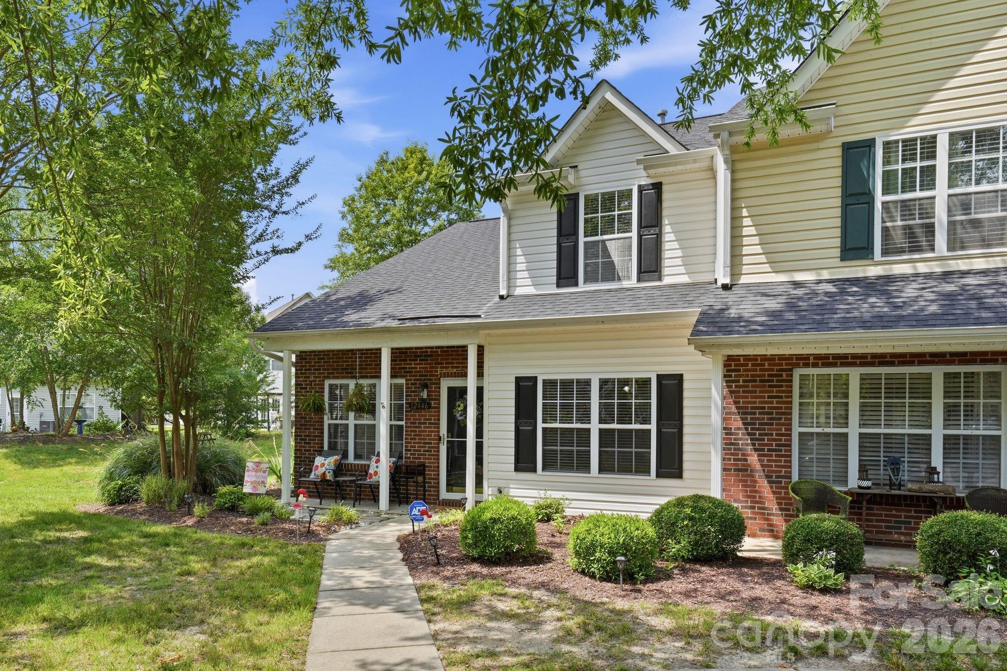 12446 Hennigan Place Lane Property Photo 1