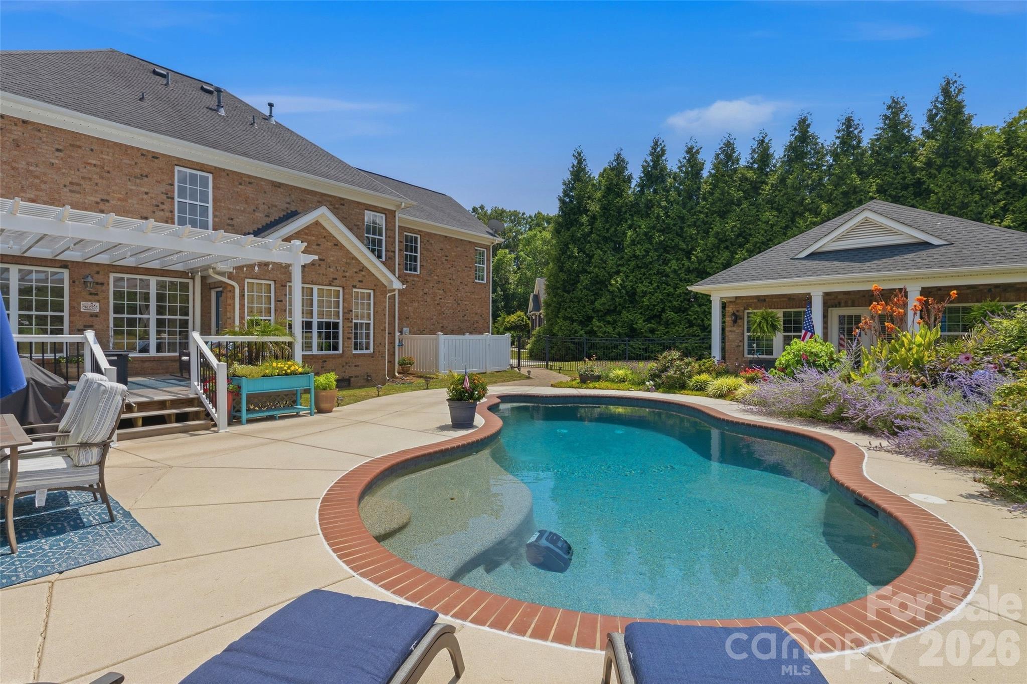 6006 Embassy Court Property Photo 1