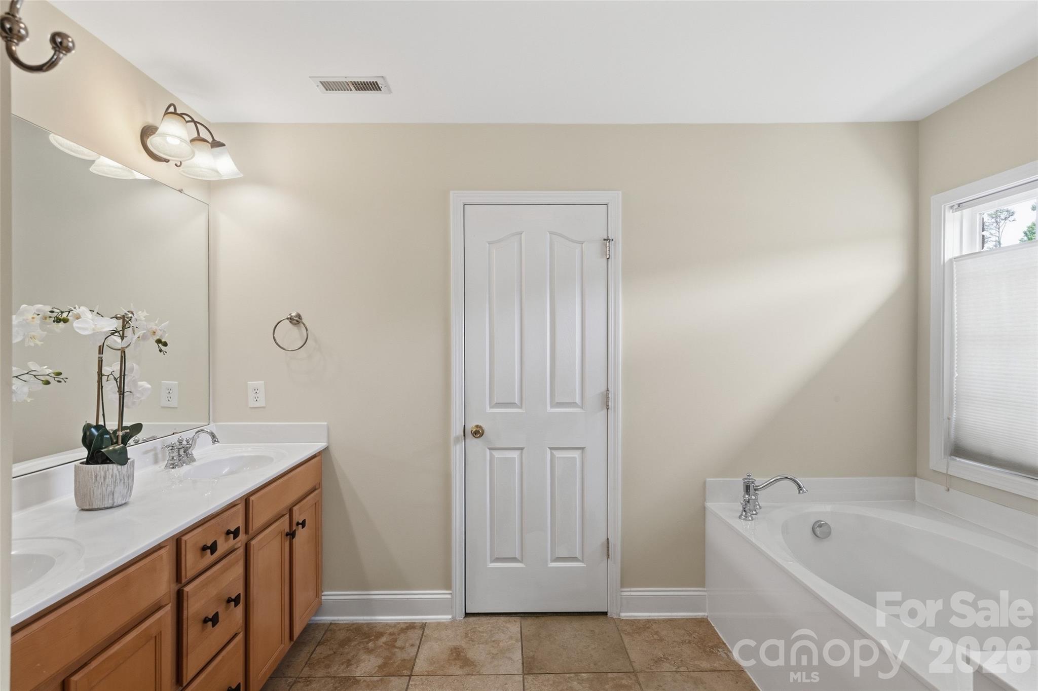6006 Embassy Court Property Photo 21