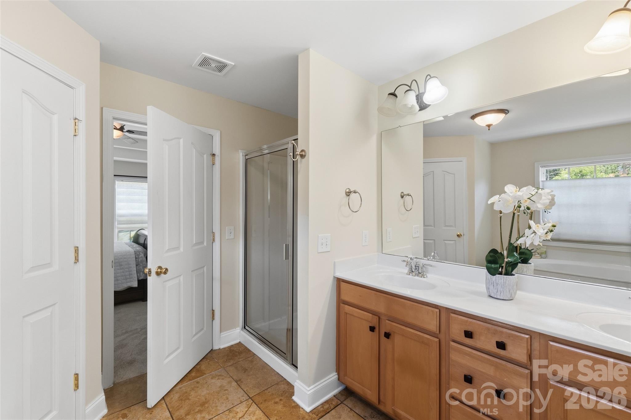 6006 Embassy Court Property Photo 23