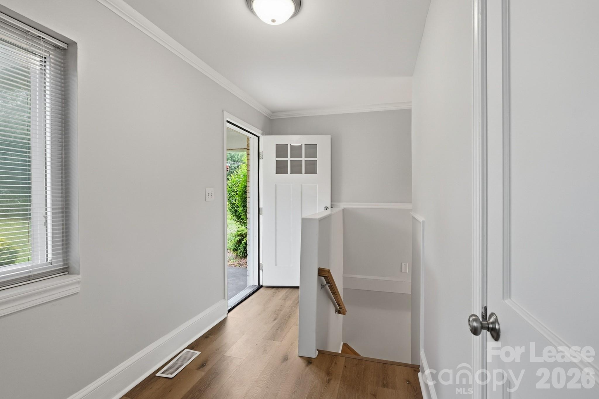 3101 Selwyn Avenue Property Photo 2