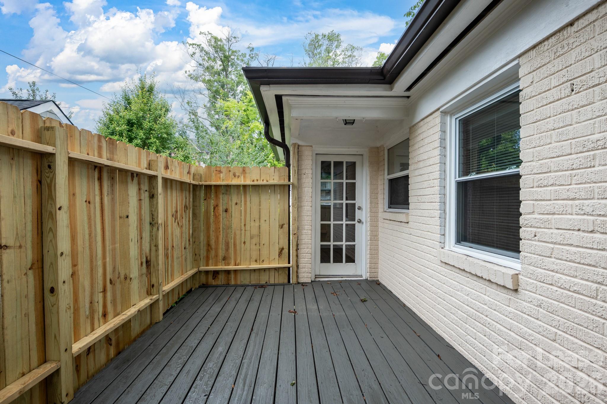 3101 Selwyn Avenue Property Photo 7