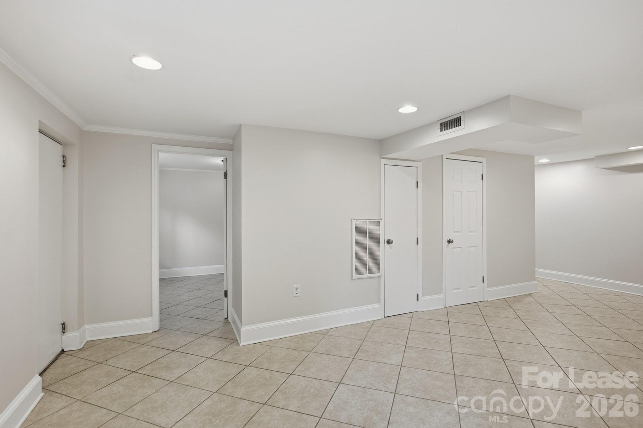 3101 Selwyn Avenue Property Photo 14