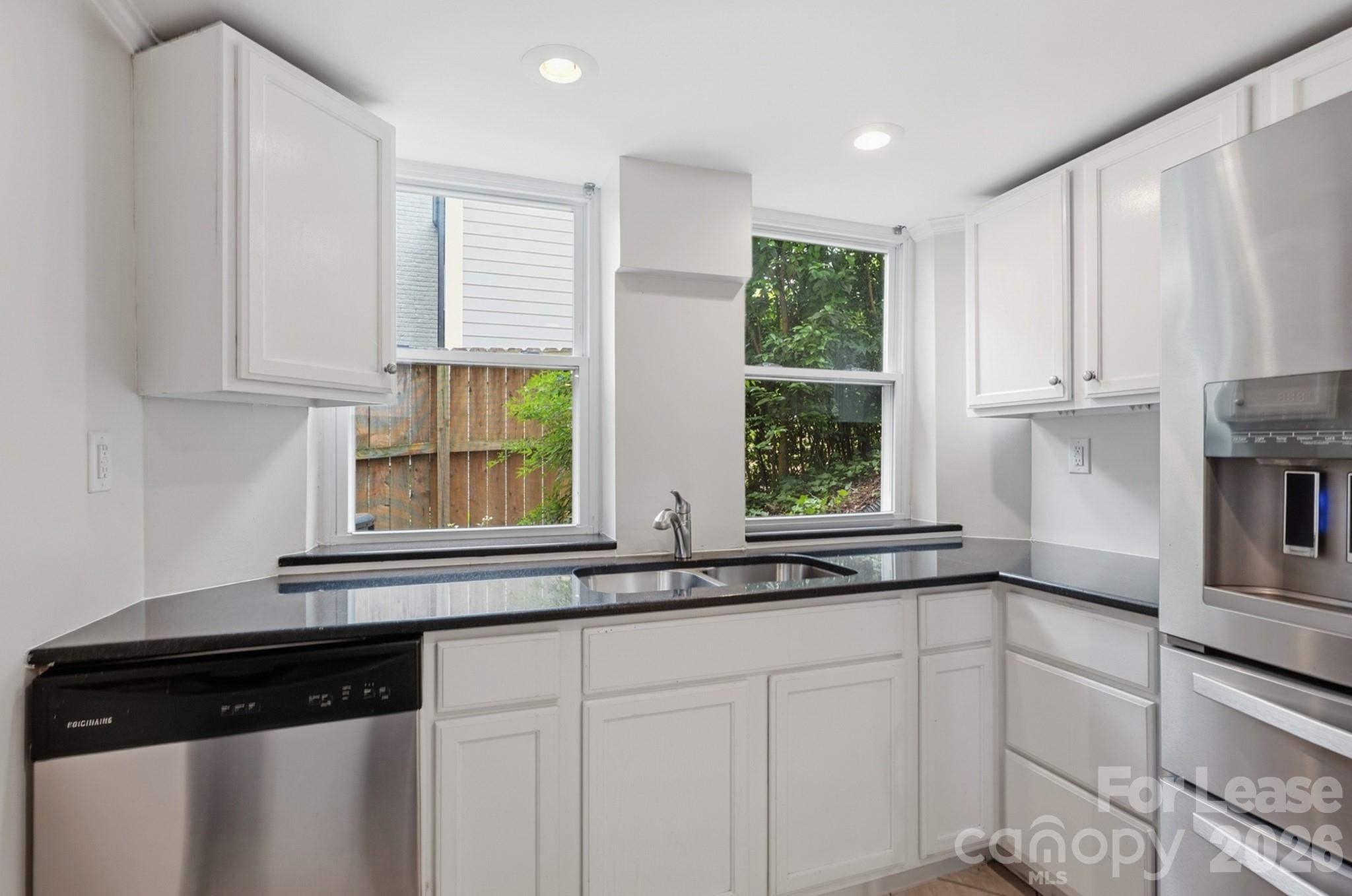 3101 Selwyn Avenue Property Photo 17