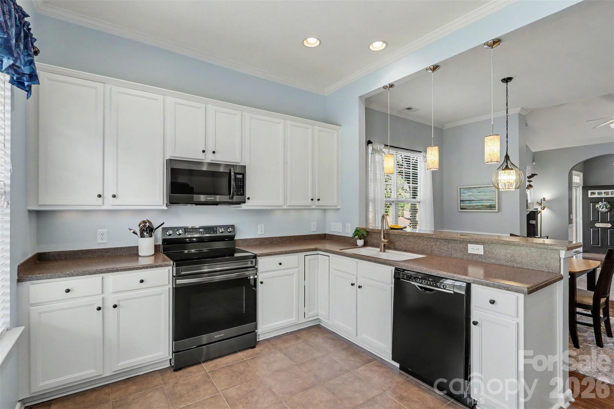 200 Park View Drive Property Photo 9