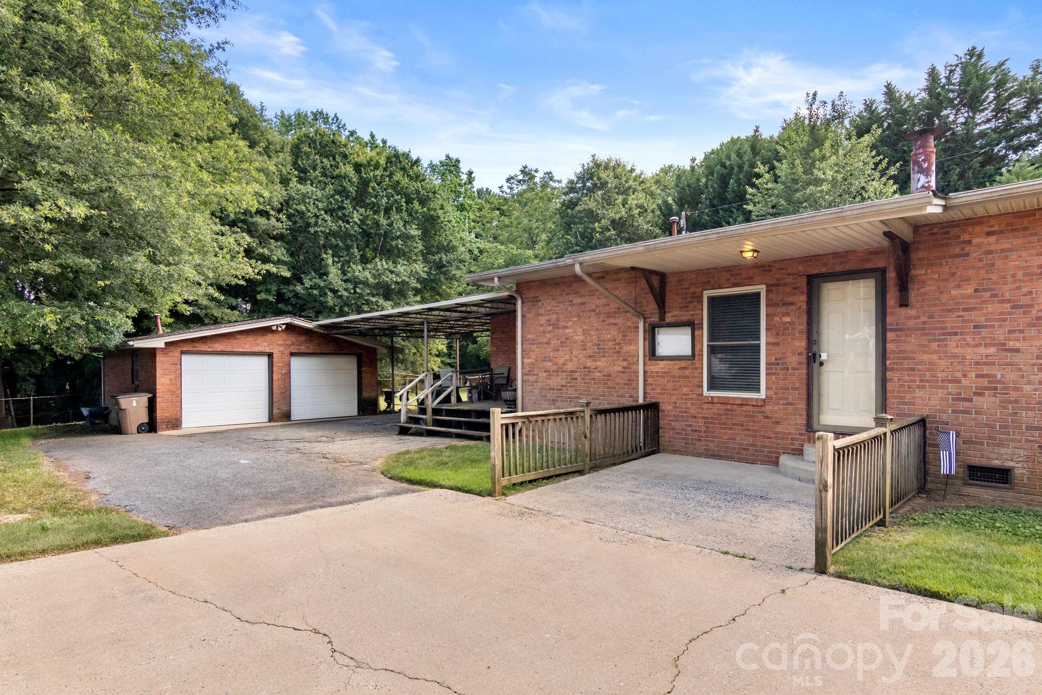 201 Peach Street Property Photo 3