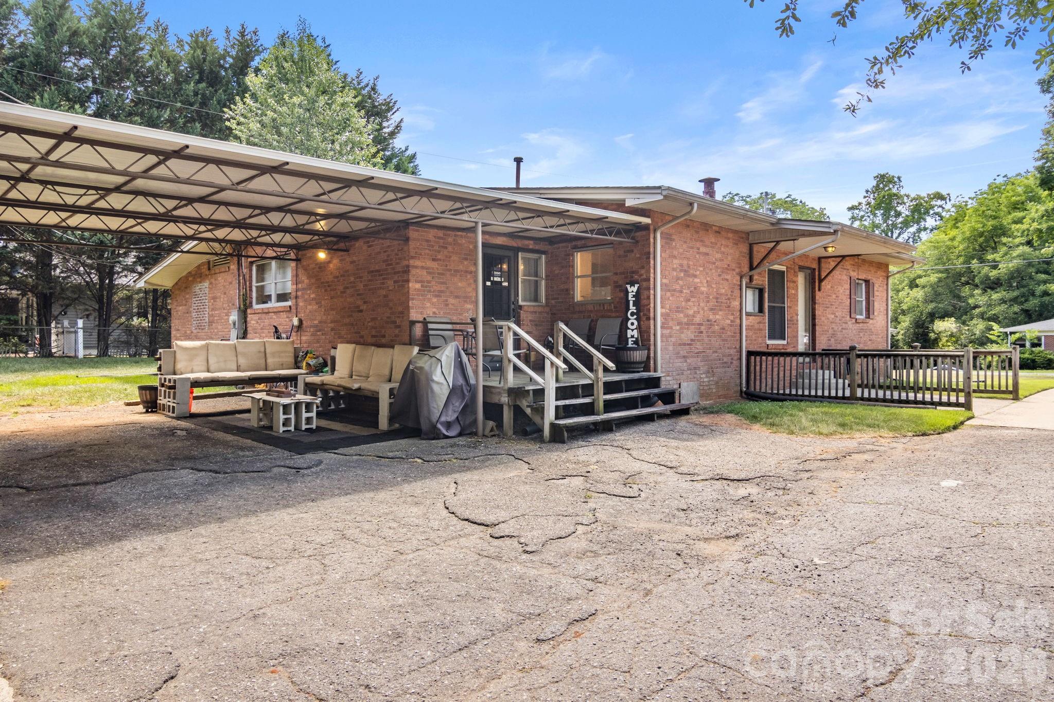 201 Peach Street Property Photo 4
