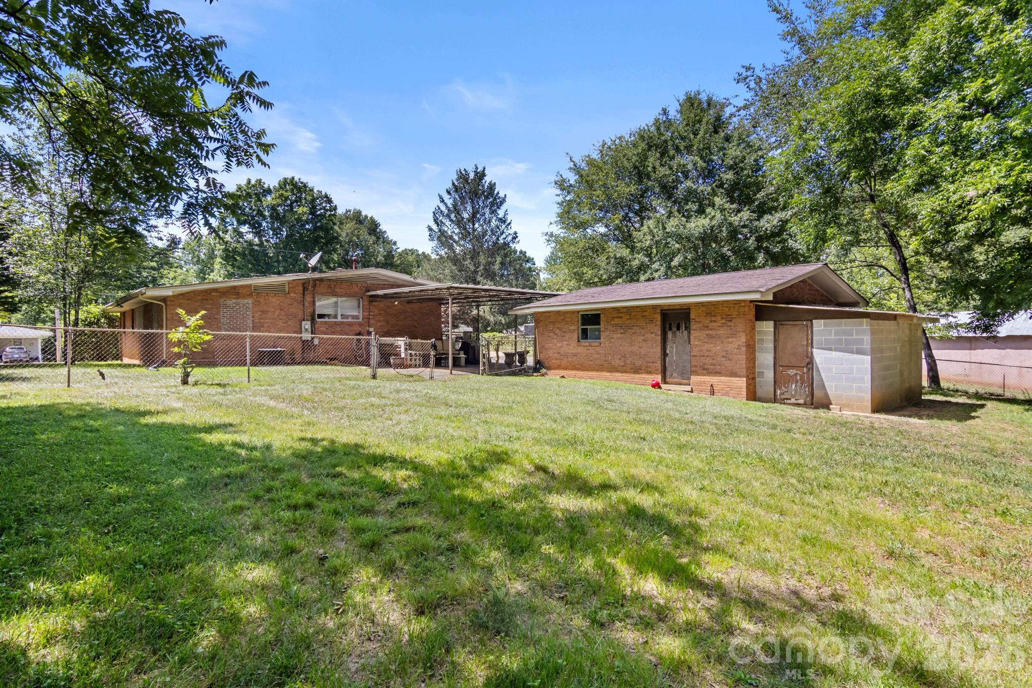201 Peach Street Property Photo 5
