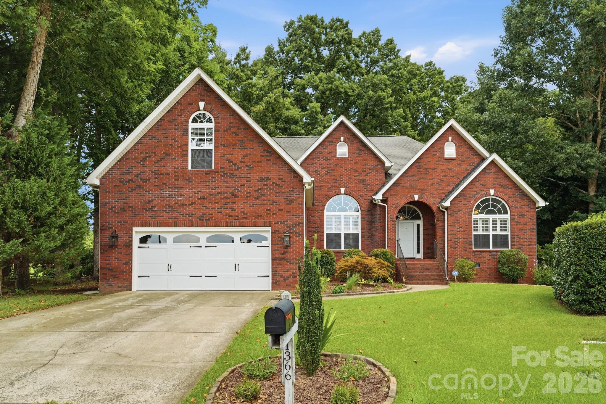 1366 Crown Ridge Drive Property Photo 2