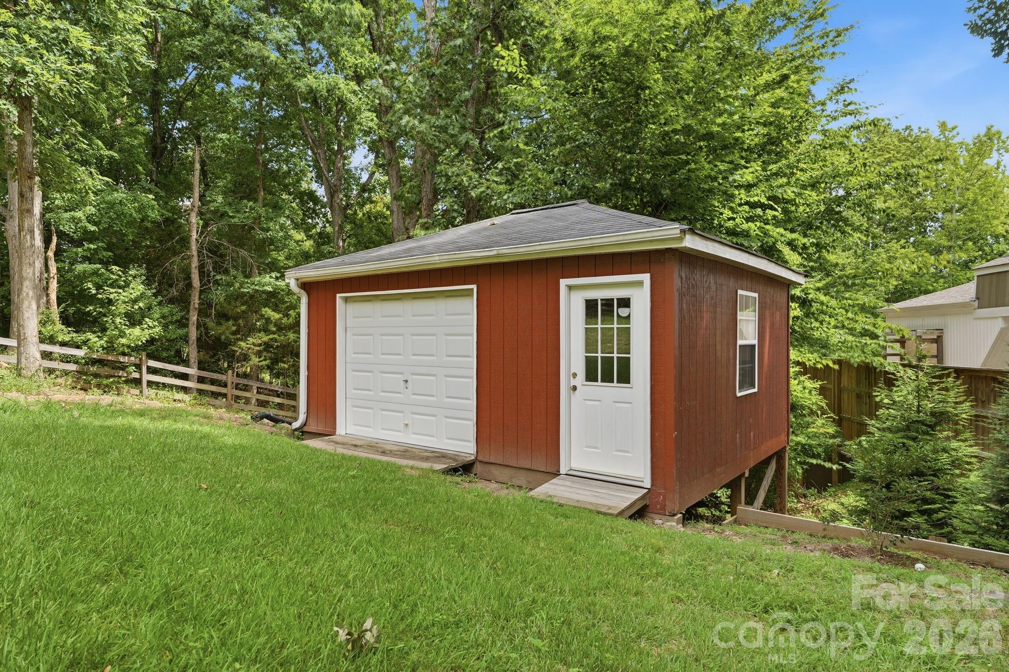 1366 Crown Ridge Drive Property Photo 43