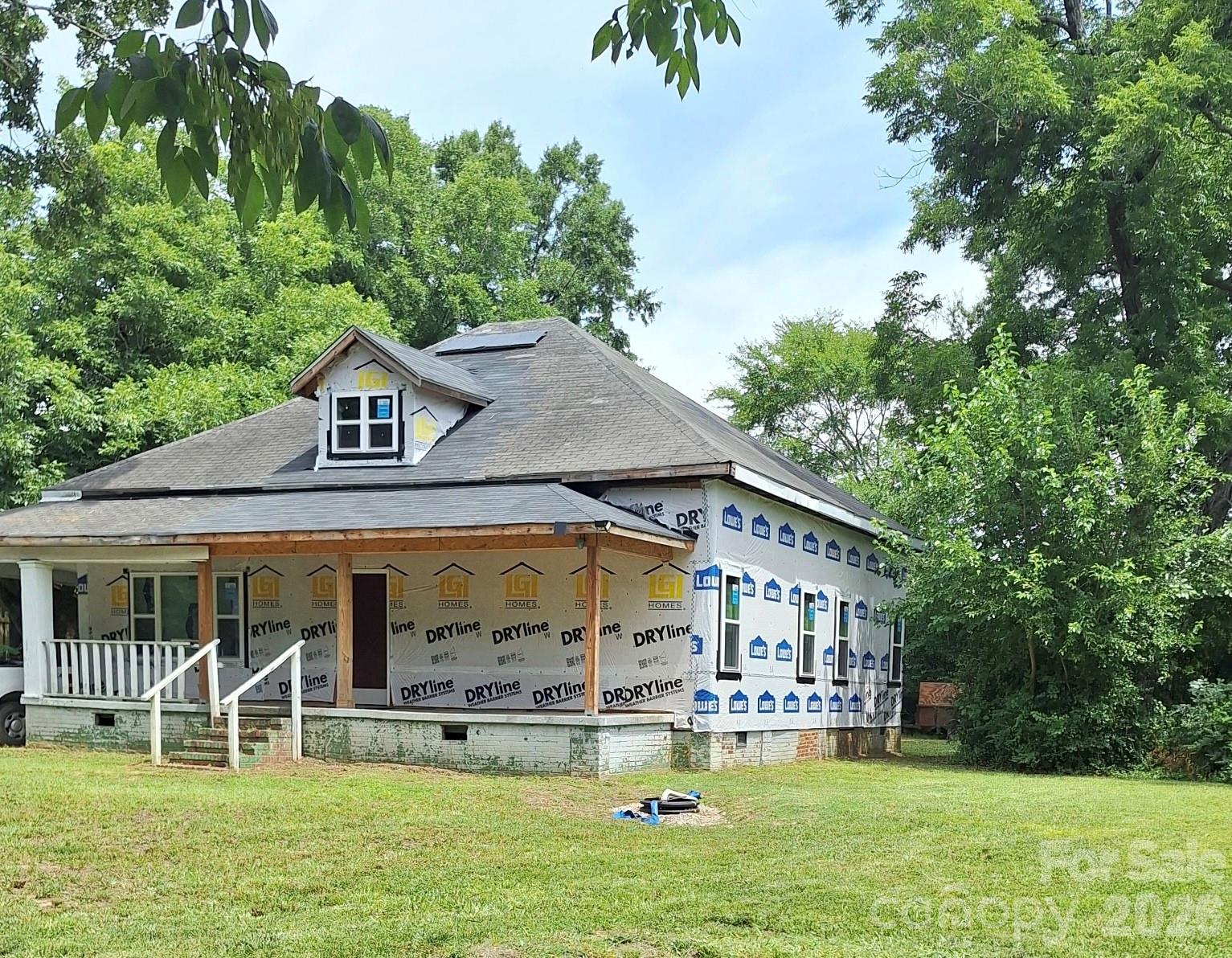 687 Parkway Drive Property Photo 1