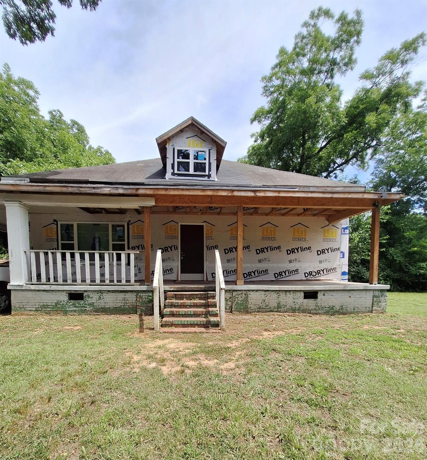 687 Parkway Drive Property Photo 2