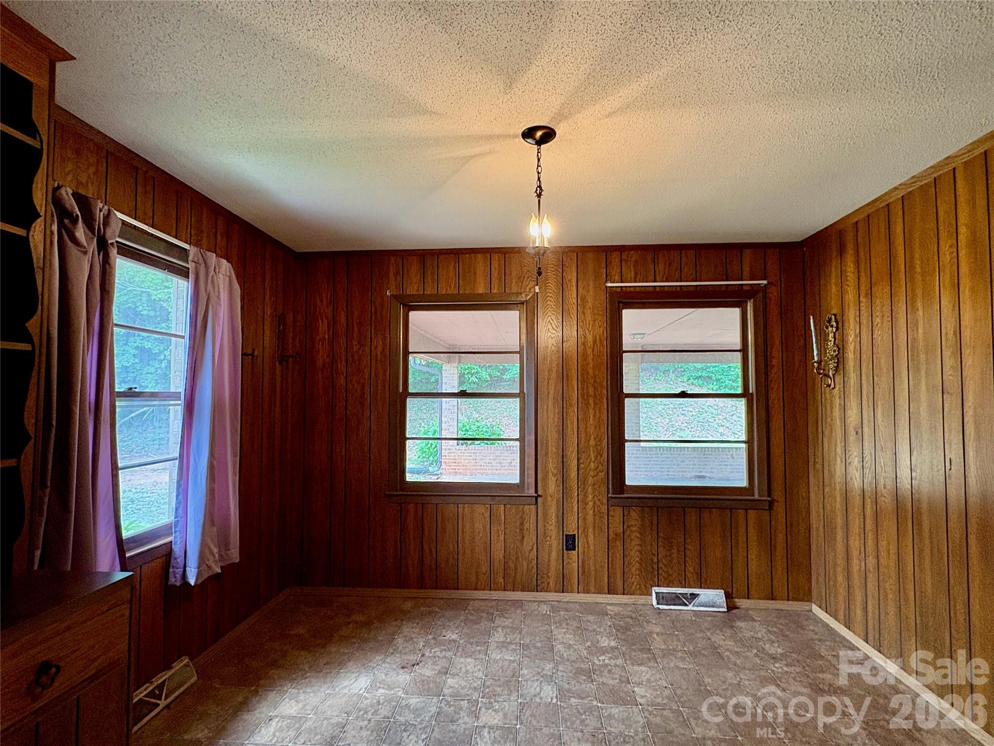 1812 Freemantown Road Property Photo 8