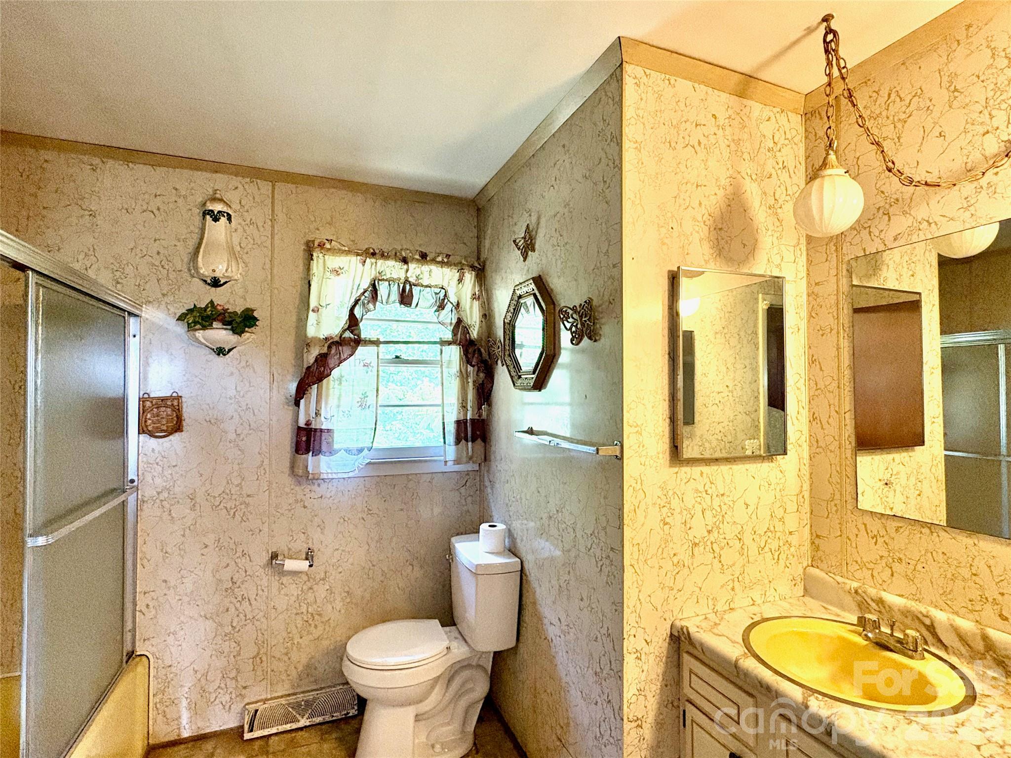 1812 Freemantown Road Property Photo 17