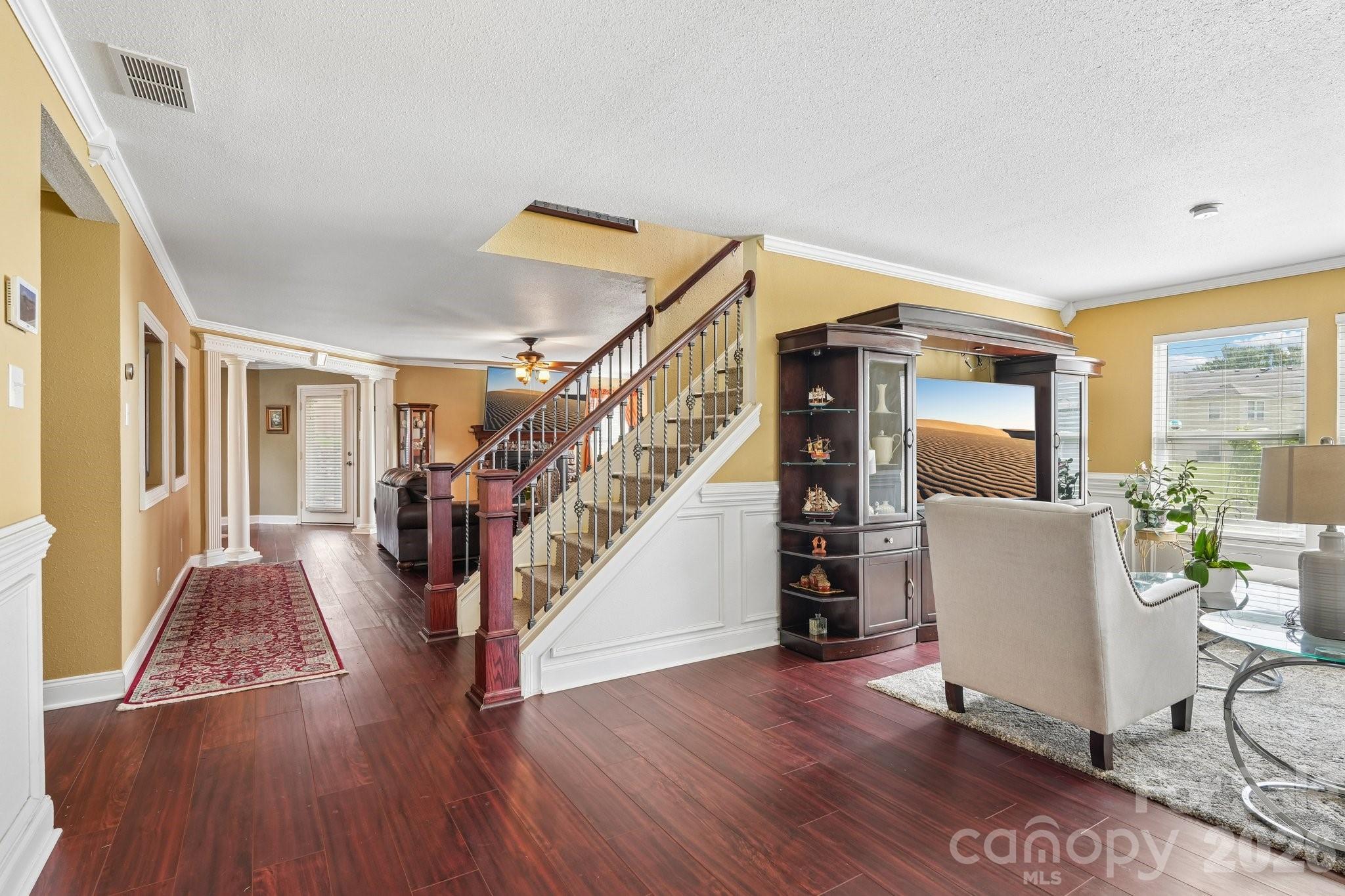 336 Farm Springs Drive Property Photo 5