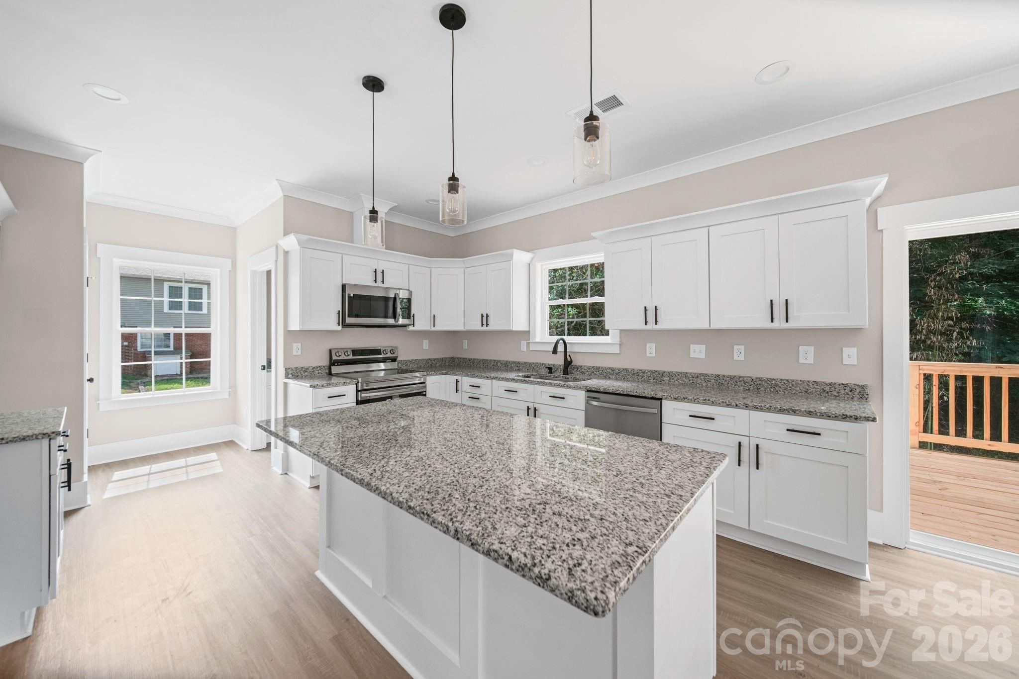 1829 Kingsley Street Property Photo 6