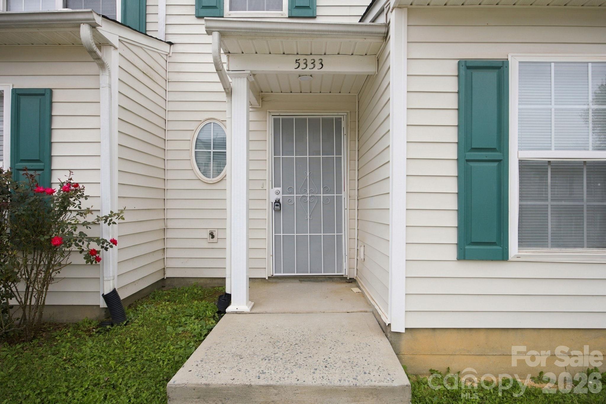 5333 Esther Lane Property Photo 1