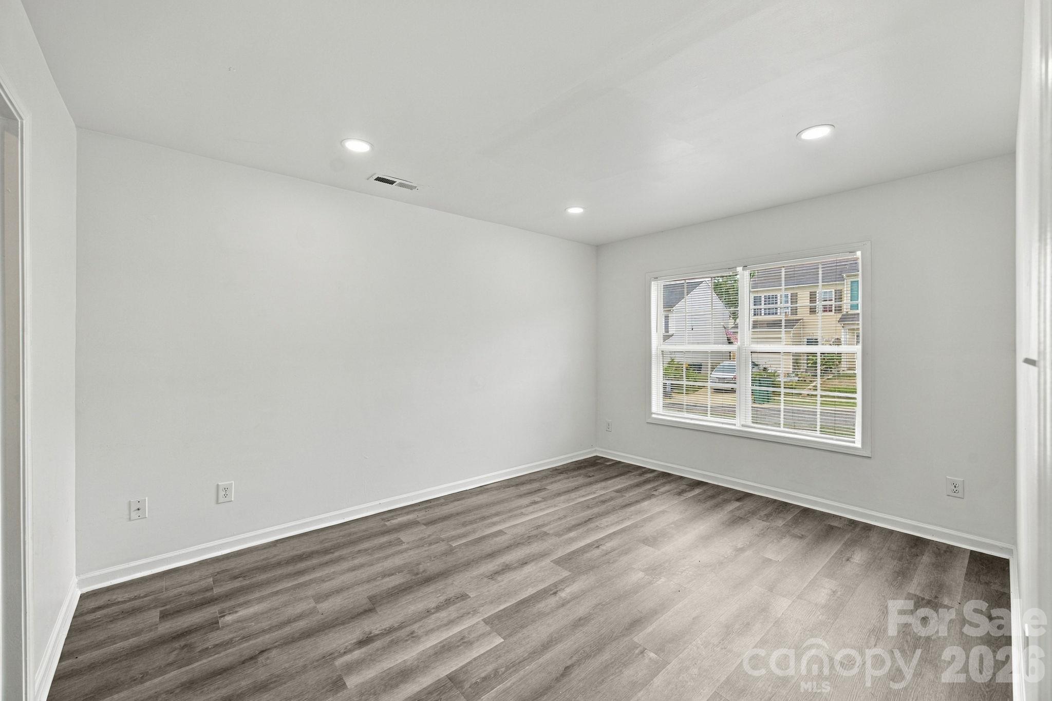5333 Esther Lane Property Photo 6
