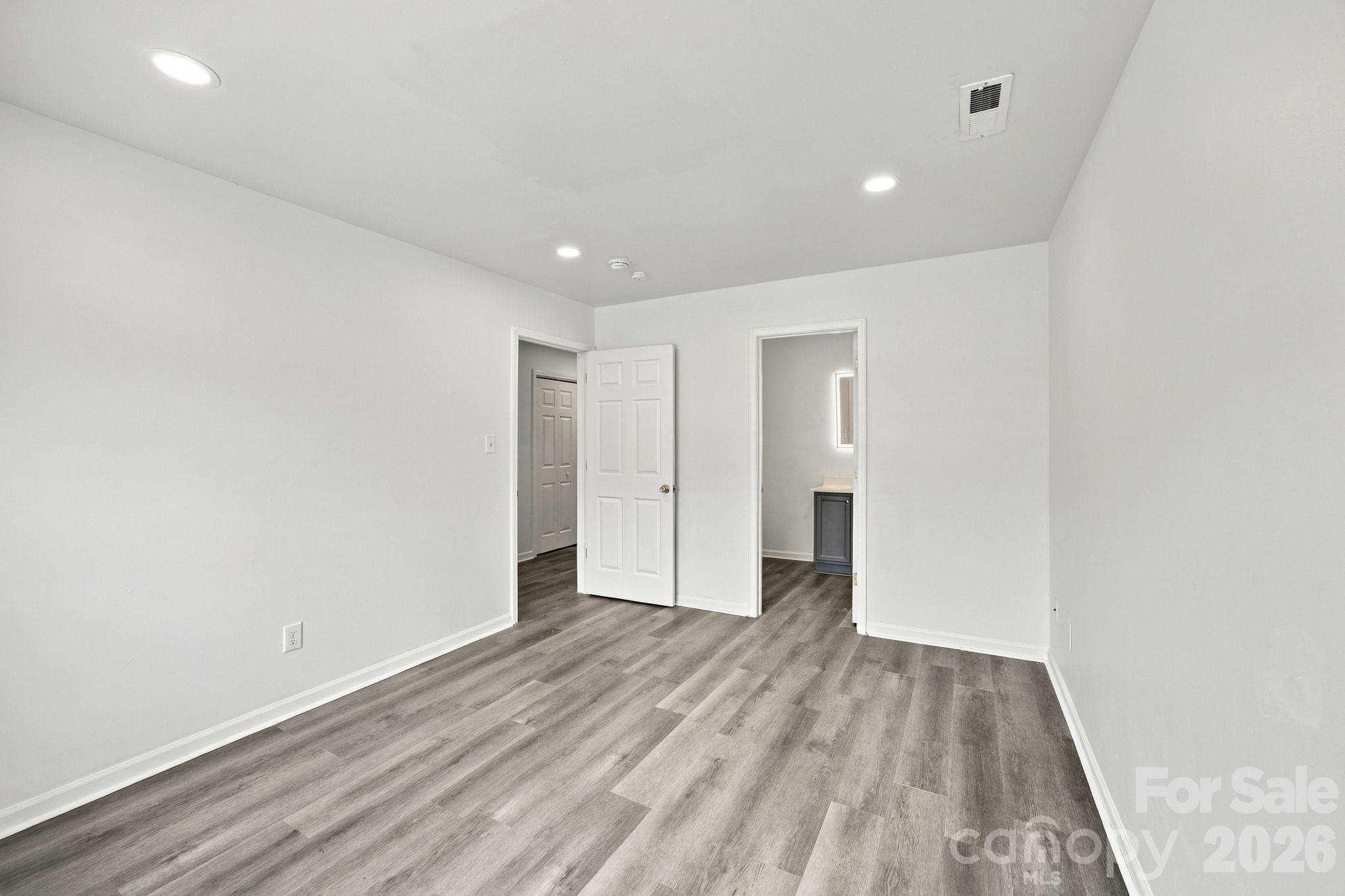 5333 Esther Lane Property Photo 7