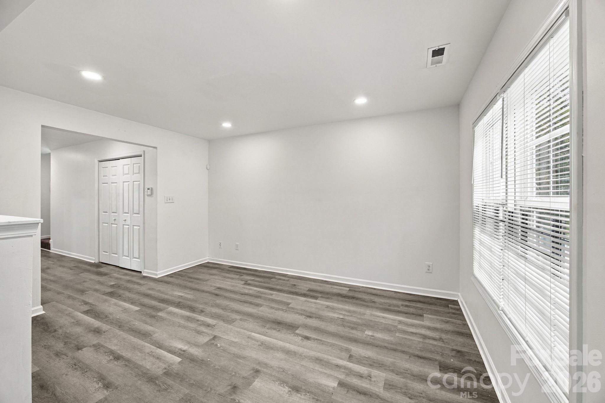5333 Esther Lane Property Photo 10