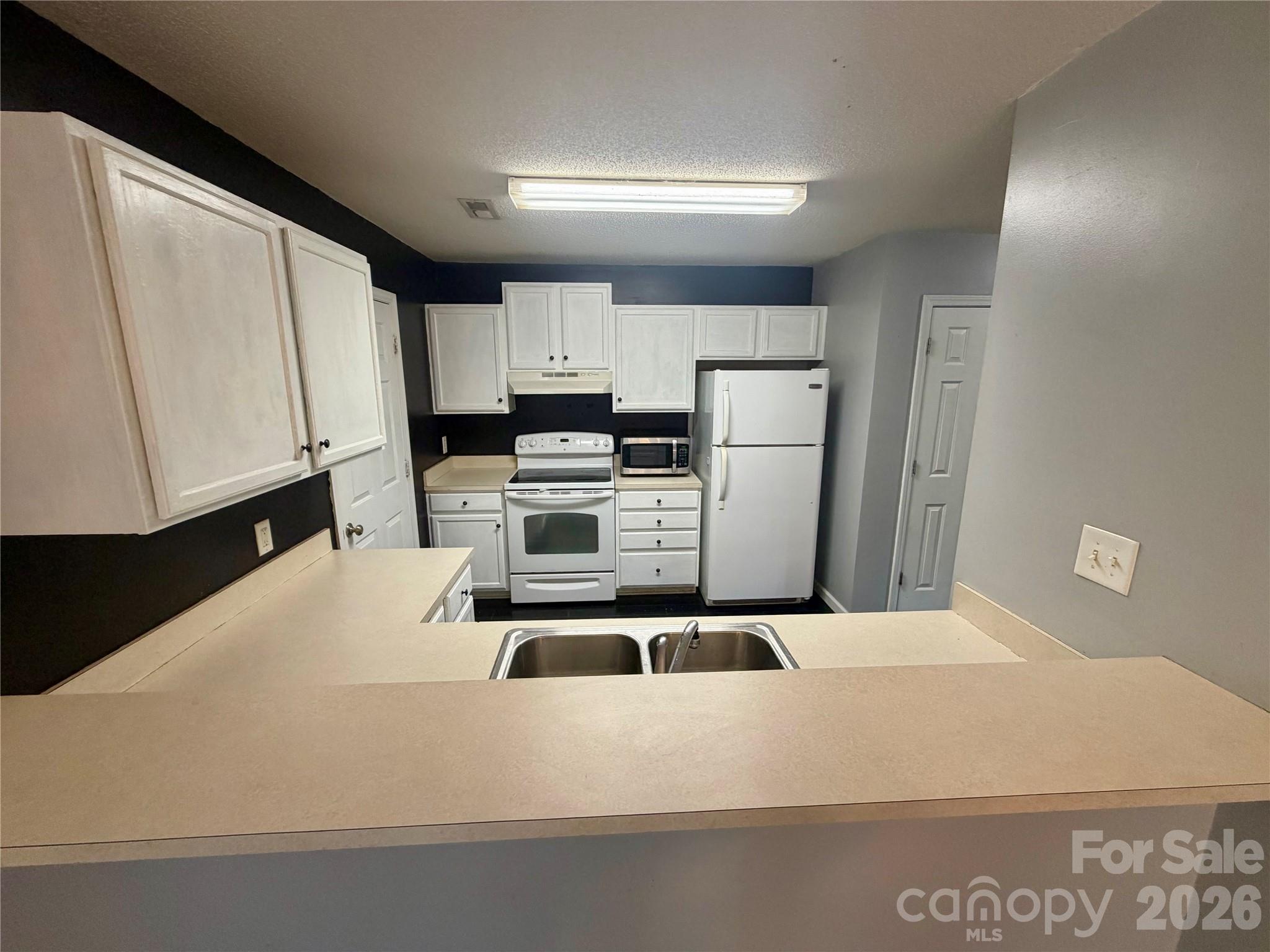 7126 Windsong Way Property Photo 7