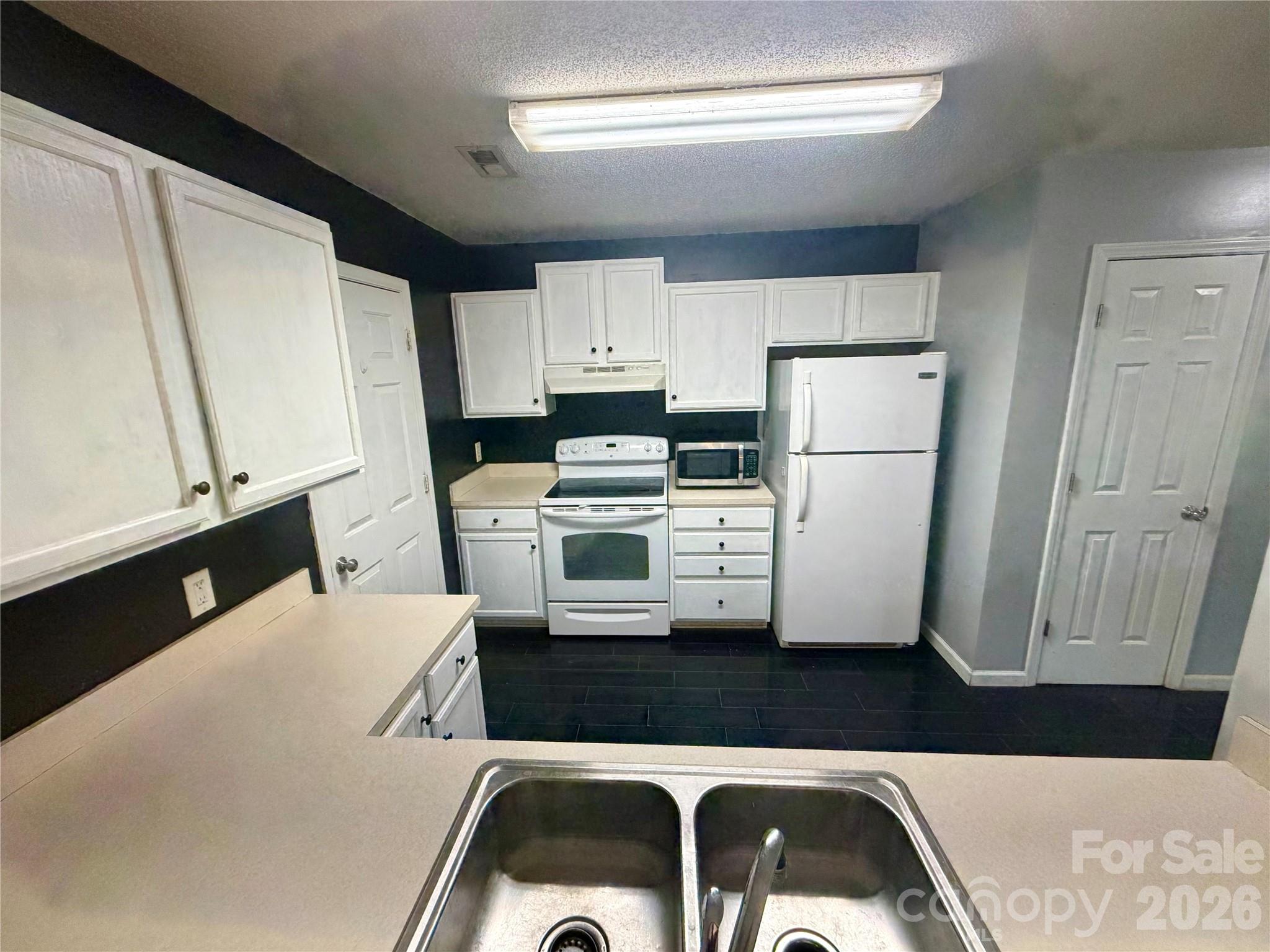 7126 Windsong Way Property Photo 8