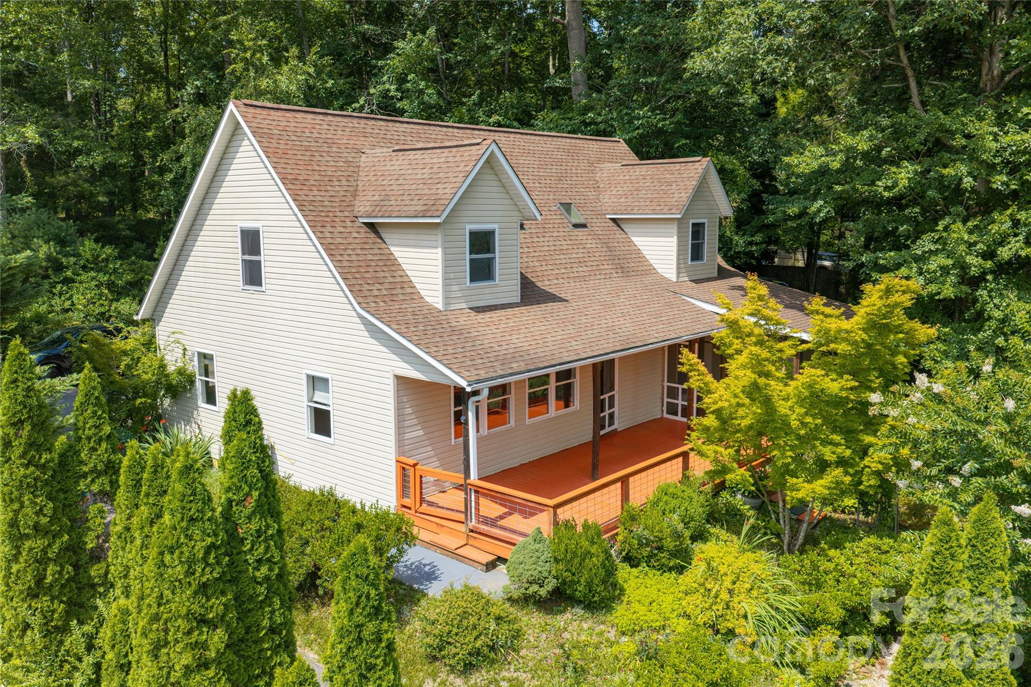 847 N Lakeside Drive Property Photo 1