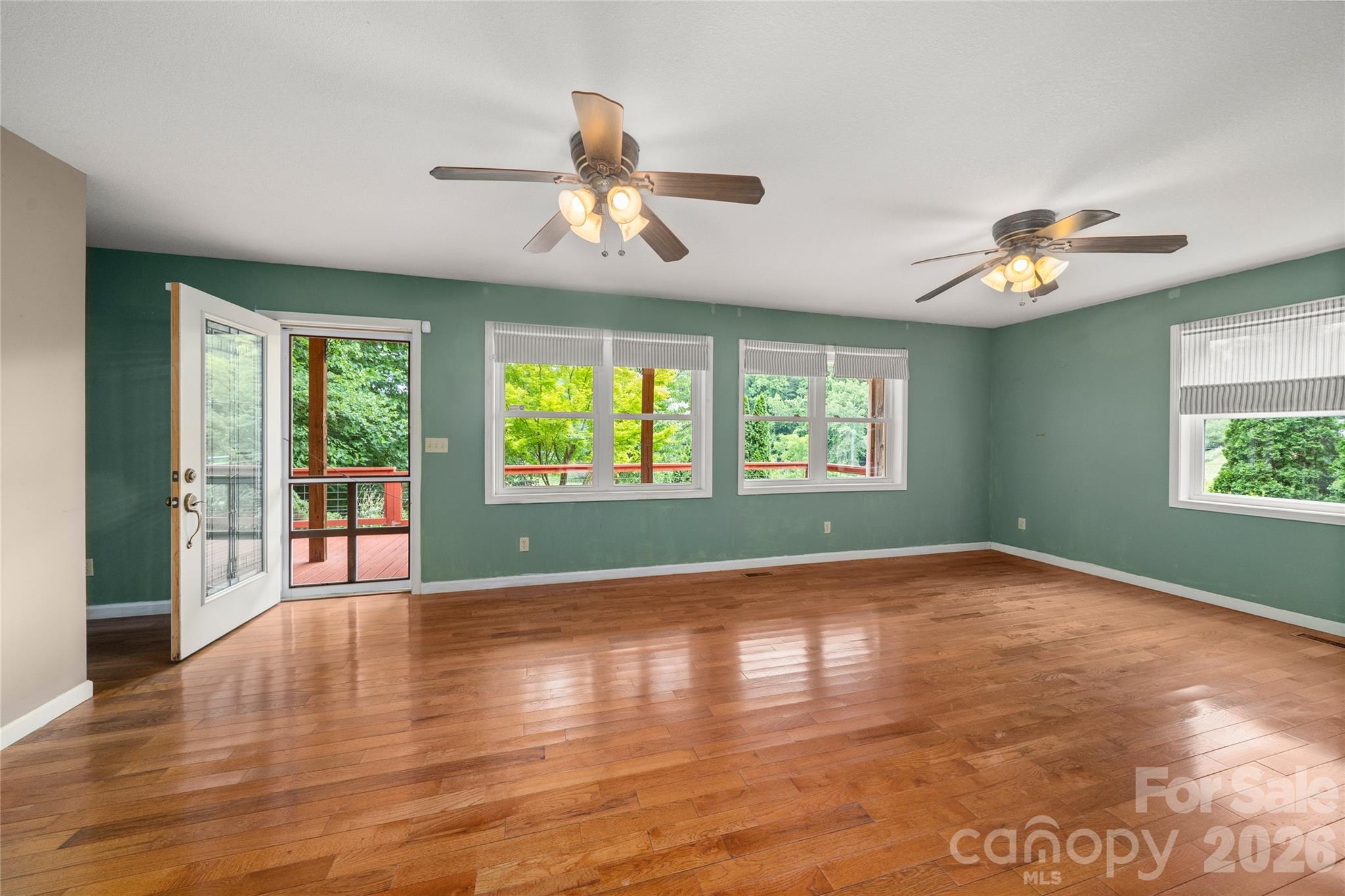 847 N Lakeside Drive Property Photo 5