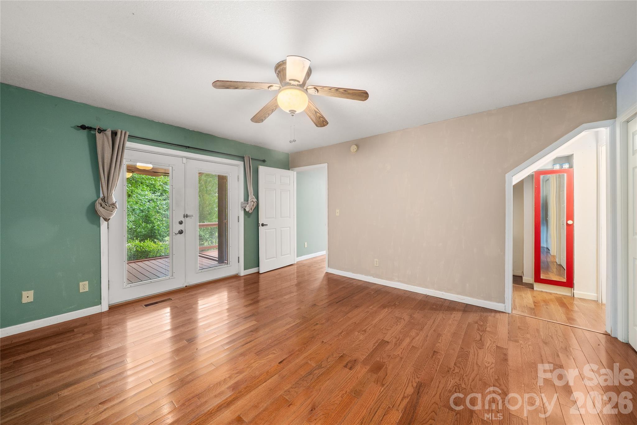 847 N Lakeside Drive Property Photo 7