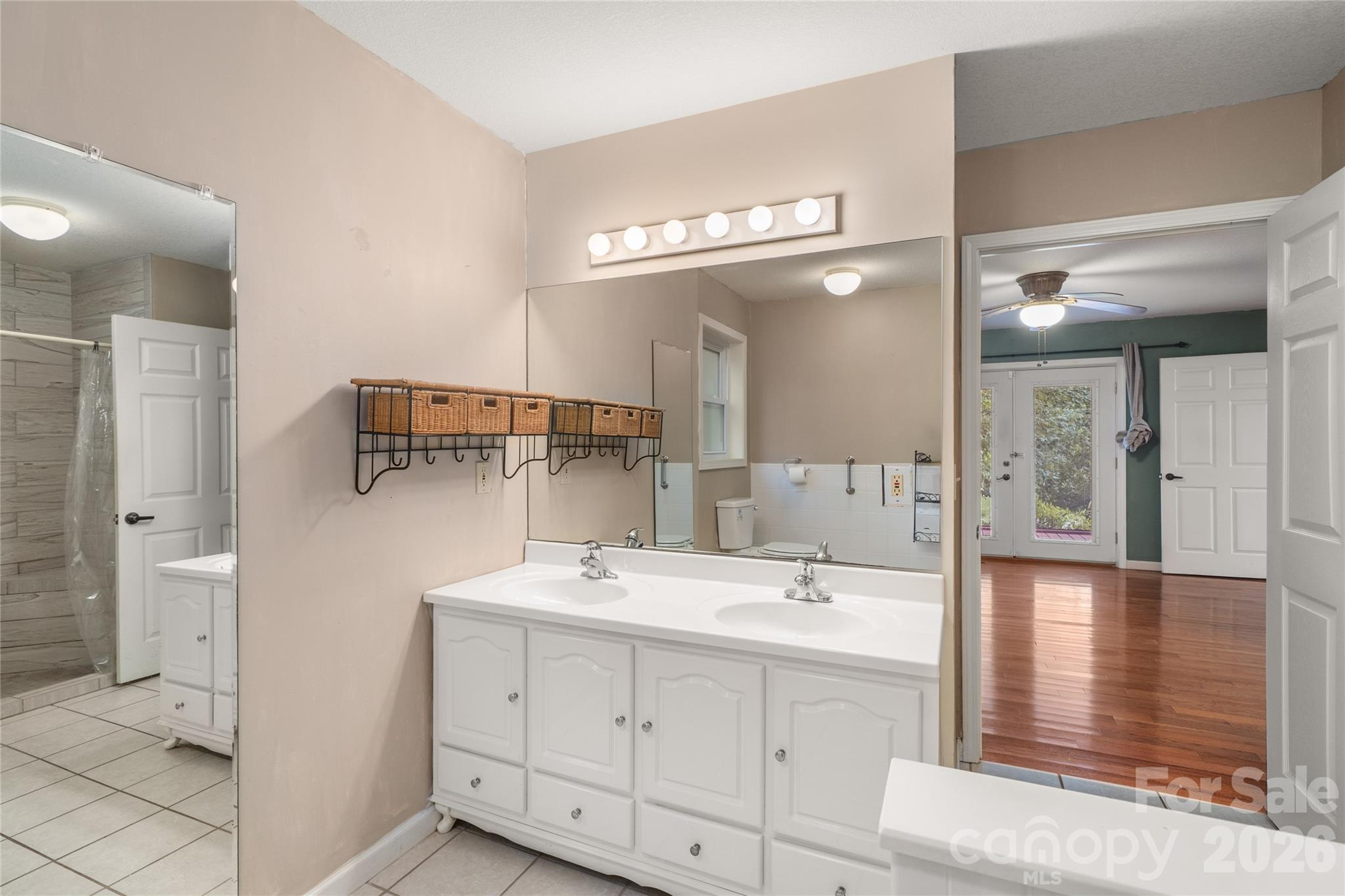 847 N Lakeside Drive Property Photo 8