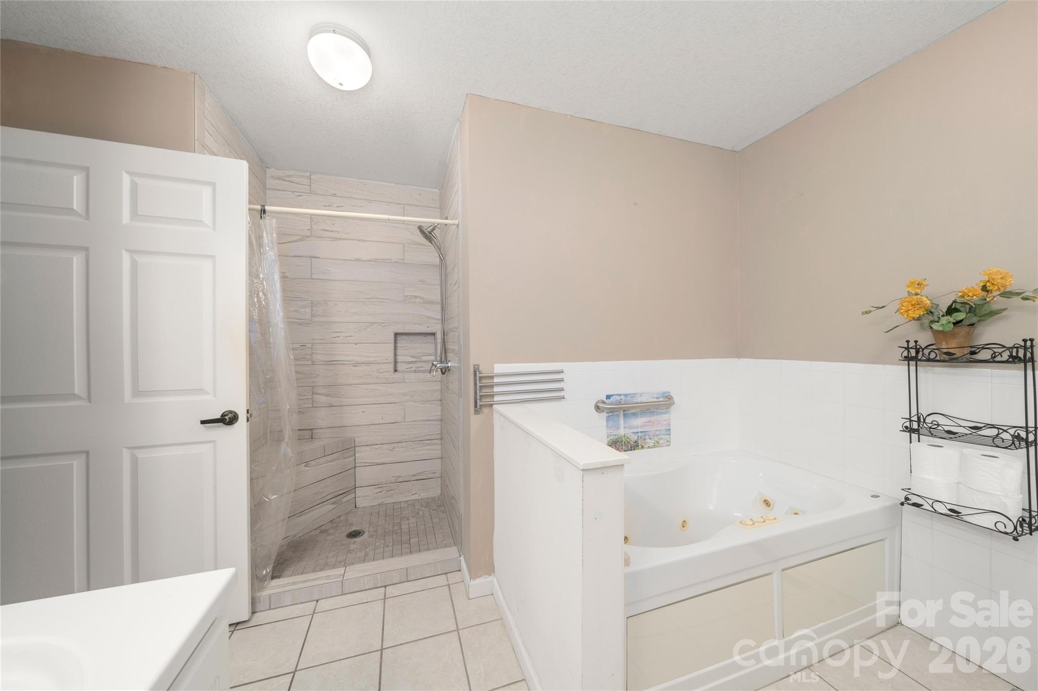 847 N Lakeside Drive Property Photo 9