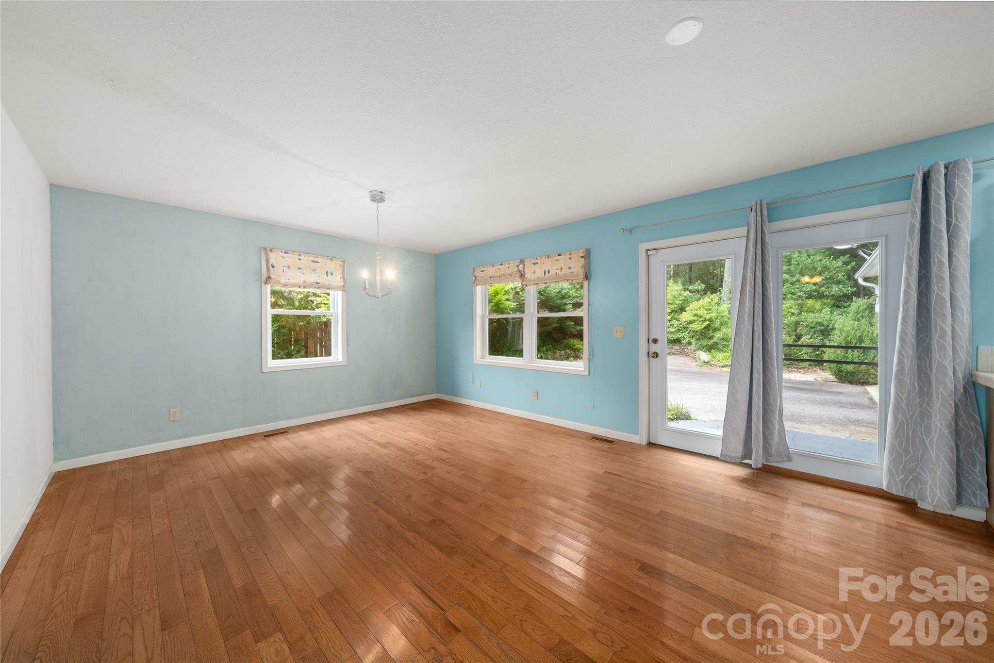 847 N Lakeside Drive Property Photo 12