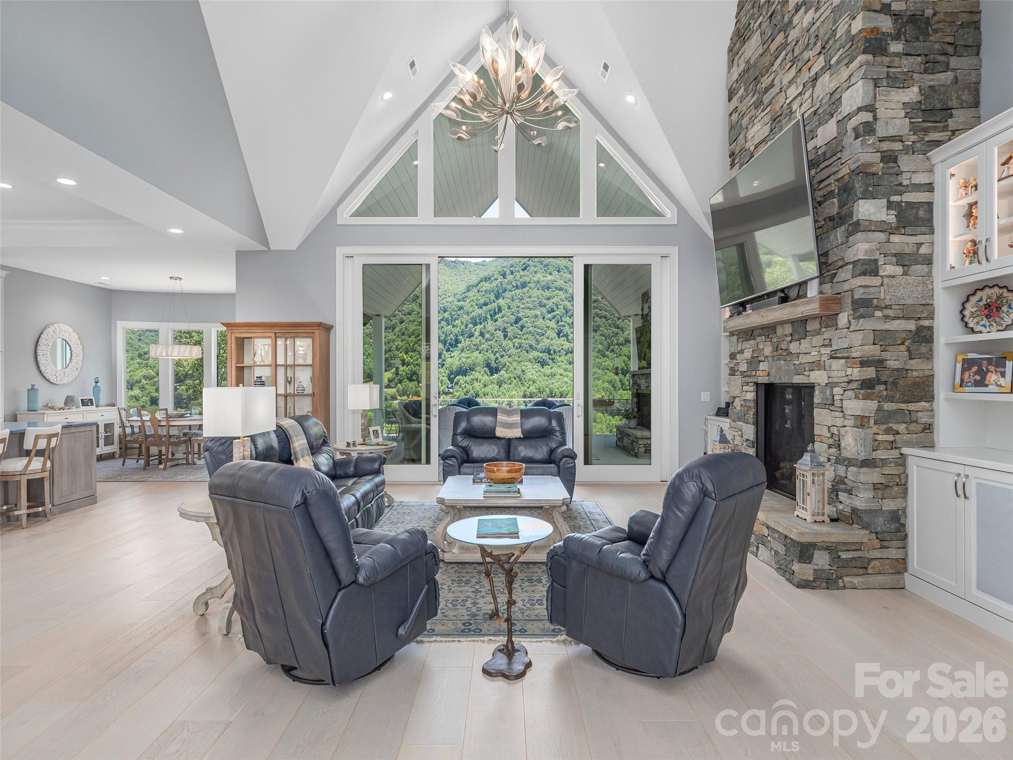 167 Southpoint Ridge Property Photo 6