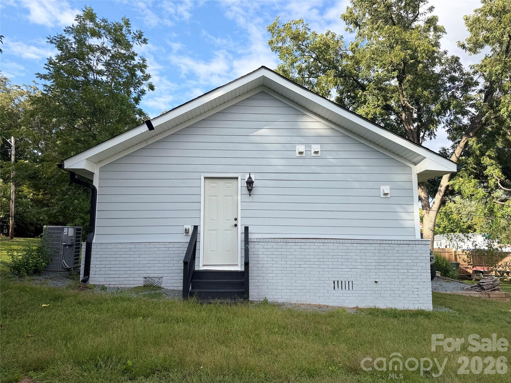 803 Gordon Street Property Photo 6
