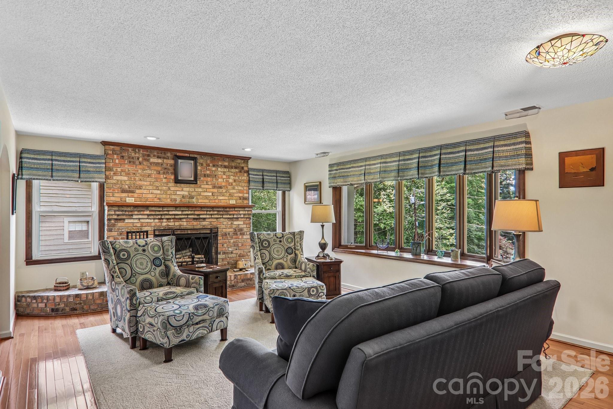 57 Chateau Place Property Photo 8