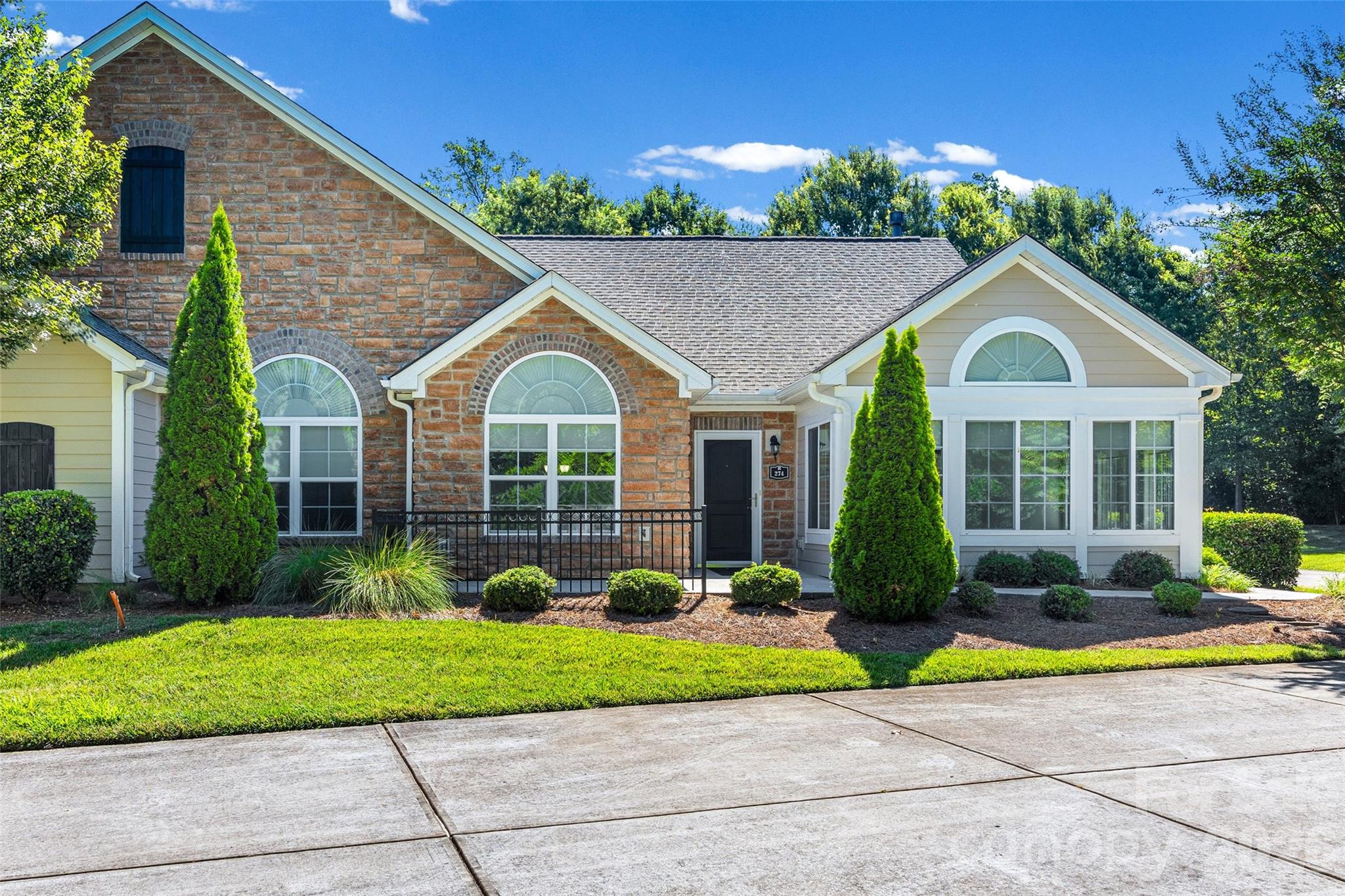274 Lone Oak Circle Property Photo 1