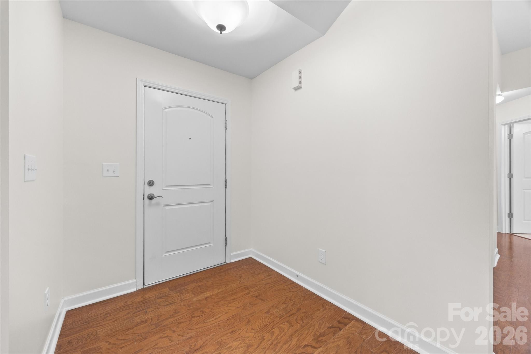 274 Lone Oak Circle Property Photo 3