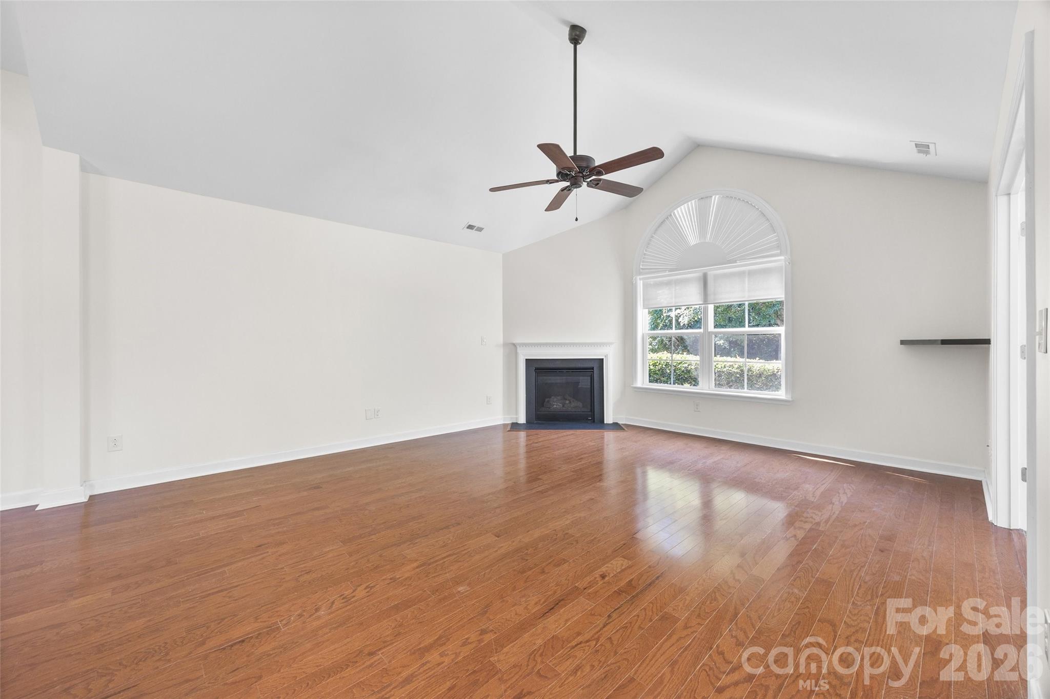 274 Lone Oak Circle Property Photo 4