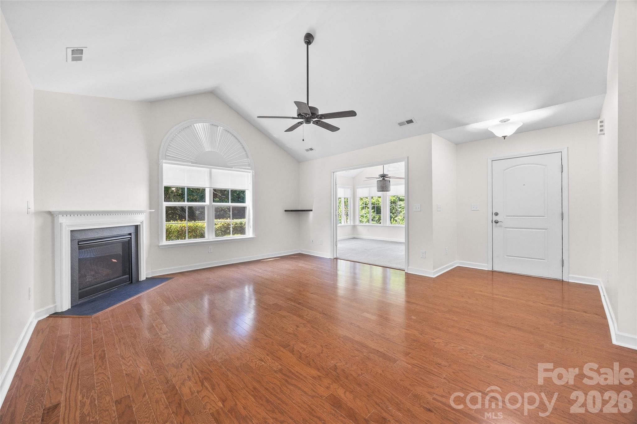 274 Lone Oak Circle Property Photo 6
