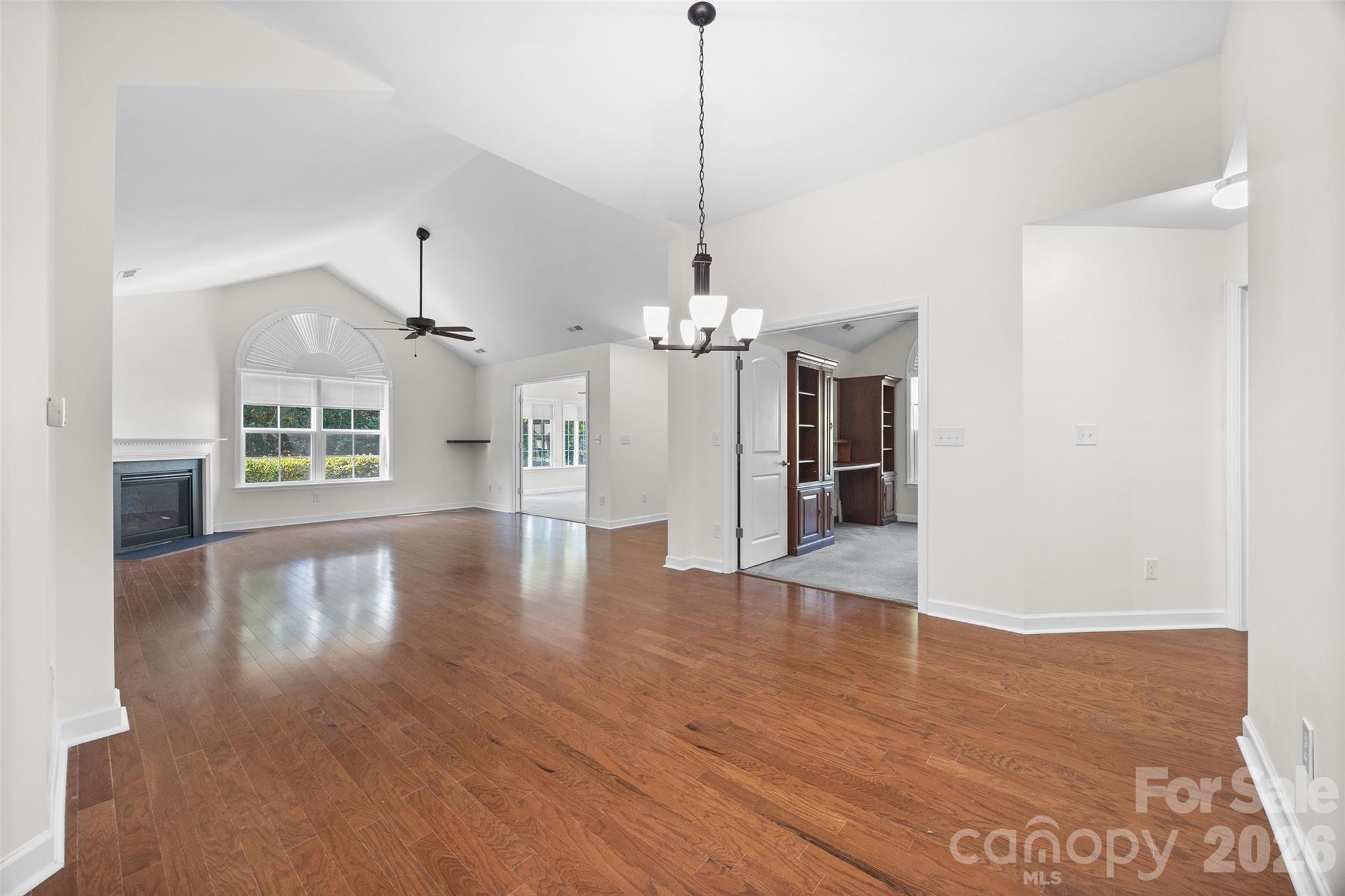 274 Lone Oak Circle Property Photo 9