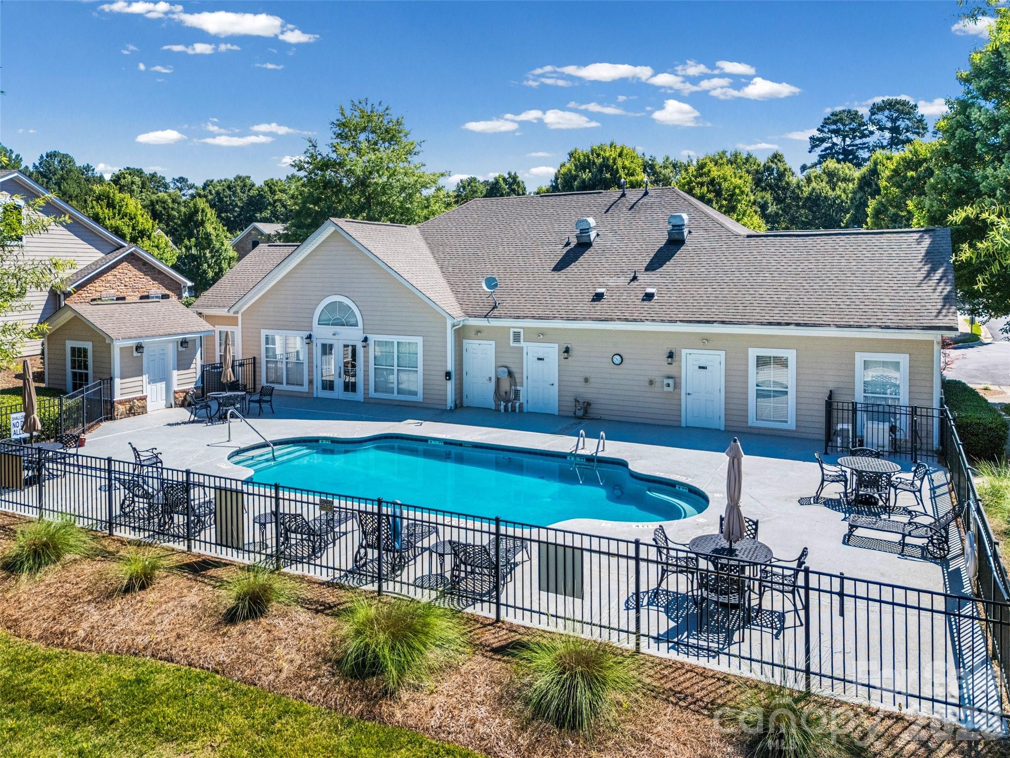 274 Lone Oak Circle Property Photo 44