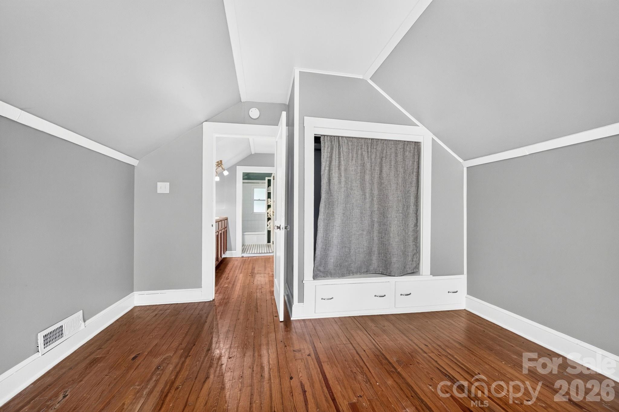 72 Ivanhoe Avenue Property Photo 20