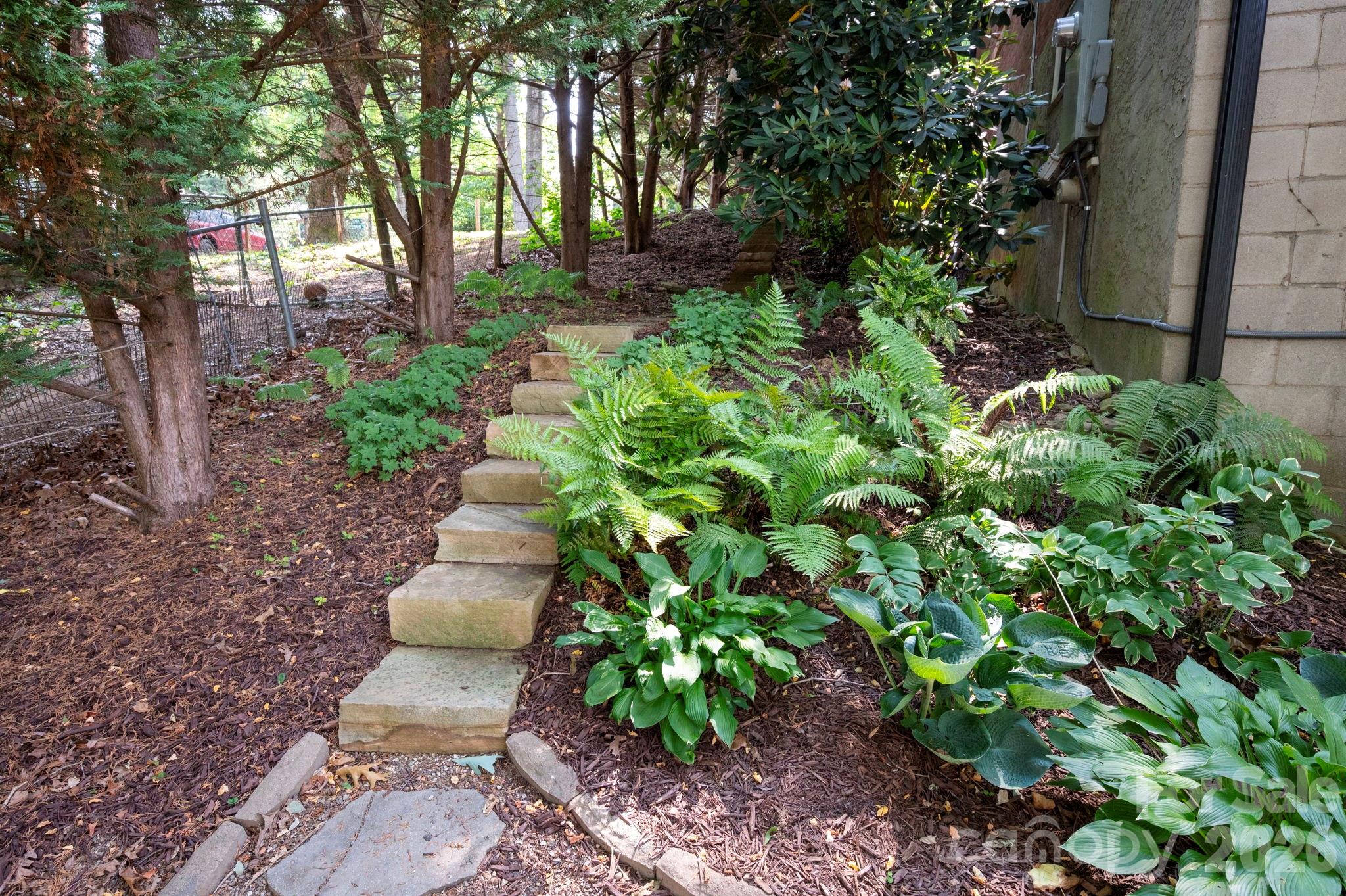 72 Ivanhoe Avenue Property Photo 33