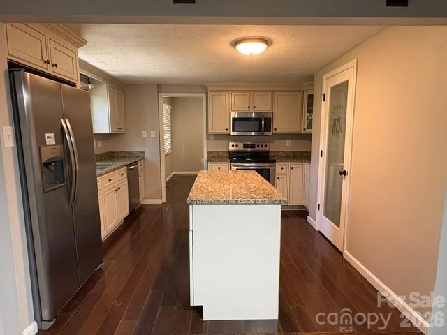 31 Spring Forest Circle Property Photo 5