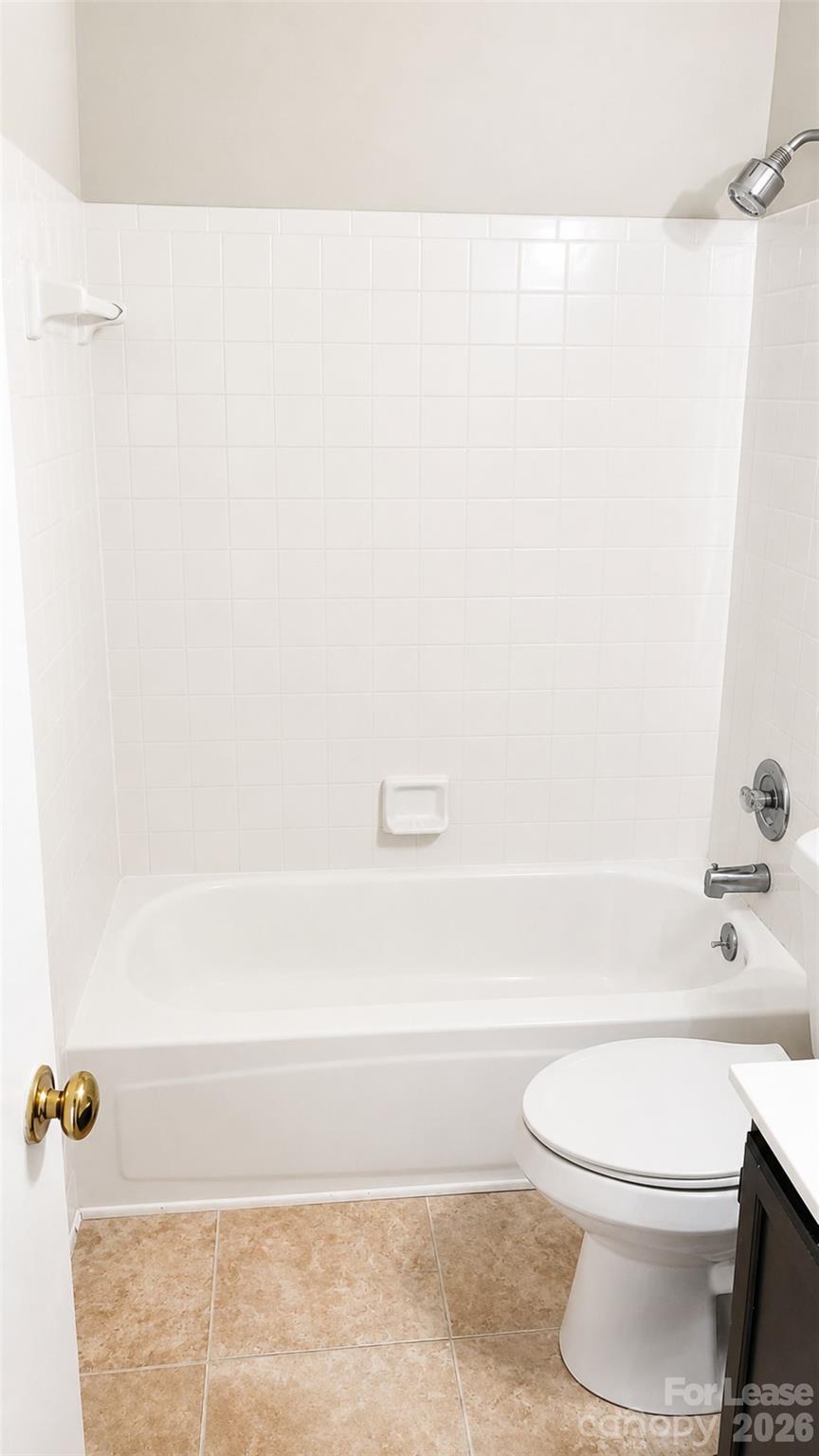 2557 Stockbridge Drive B Property Photo 11