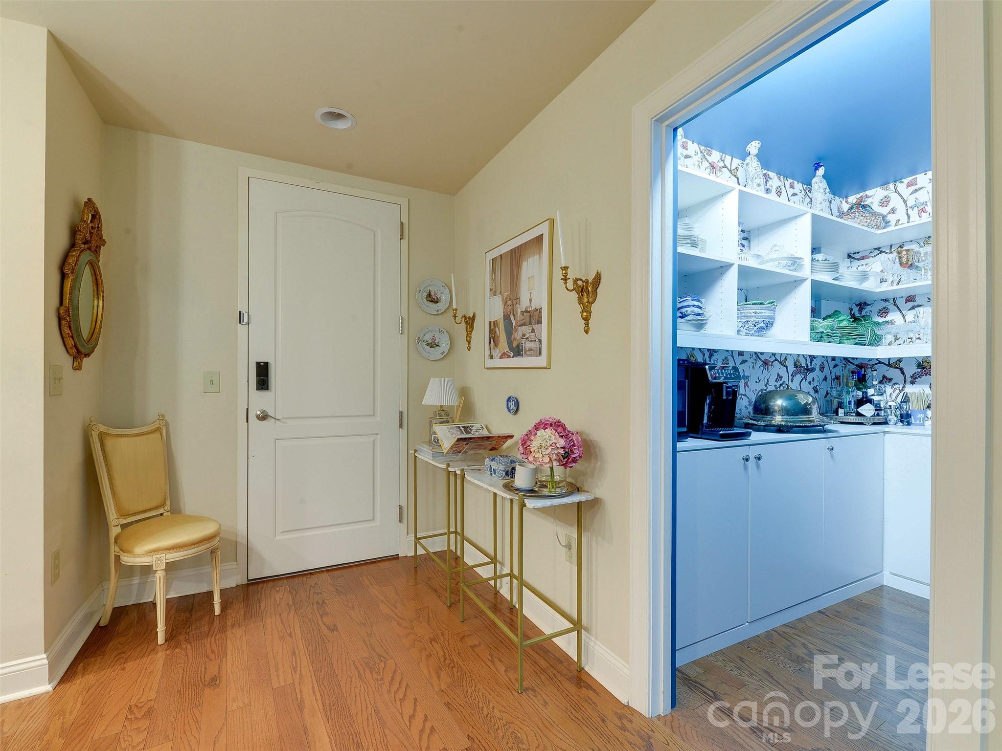 701 Royal Court 306 Property Photo 4