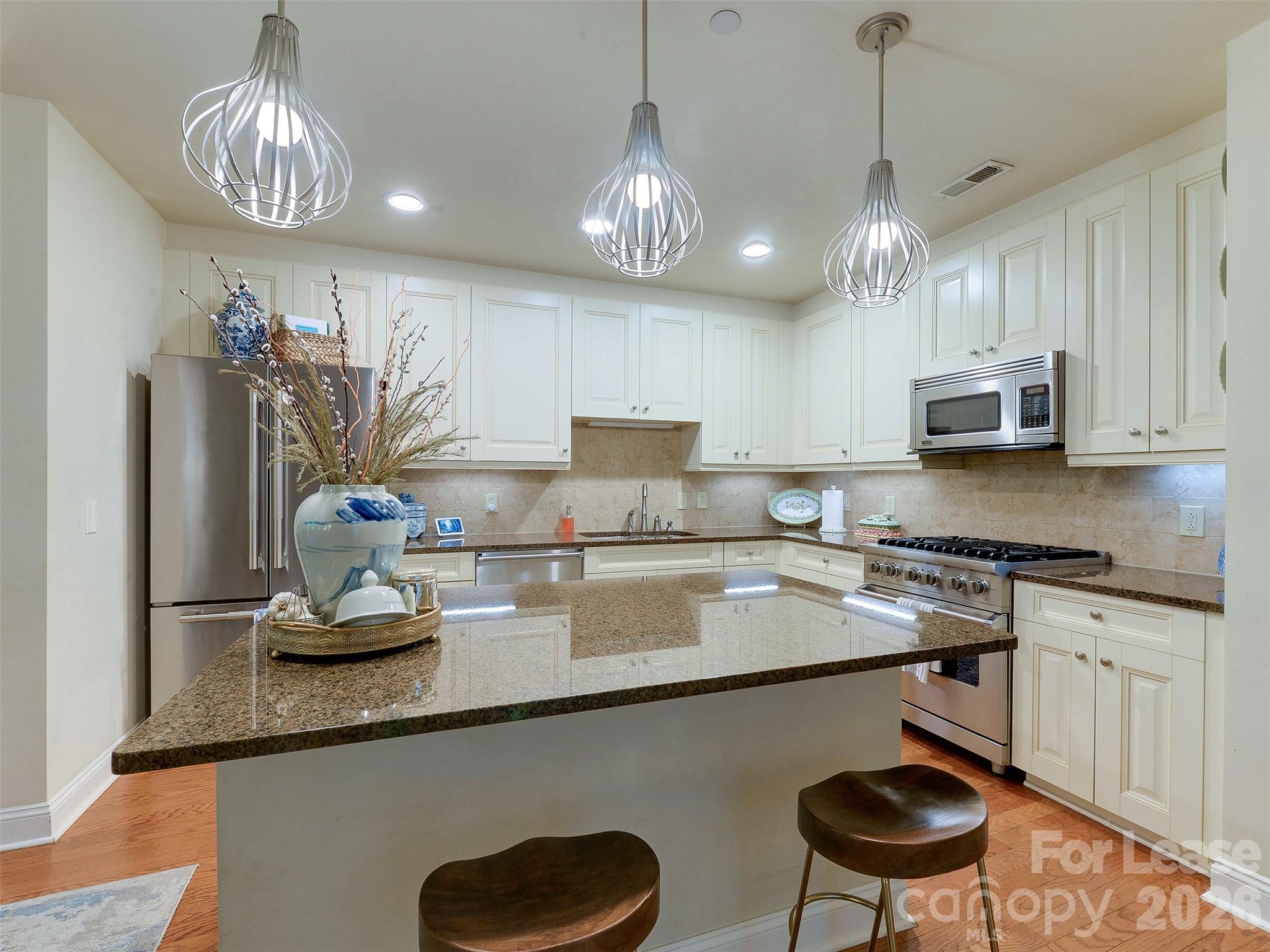 701 Royal Court 306 Property Photo 6