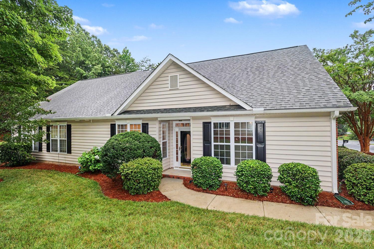 1669 Onyx Ridge Property Photo 2