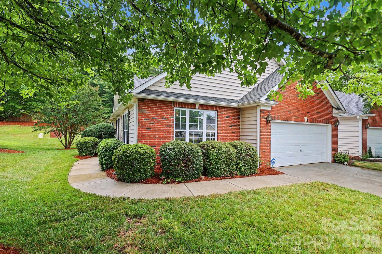 1669 Onyx Ridge Property Photo 3